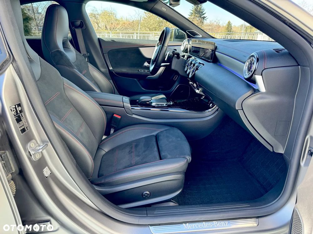Mercedes-Benz CLA 250 4-Matic AMG Line 7G-DCT - 23