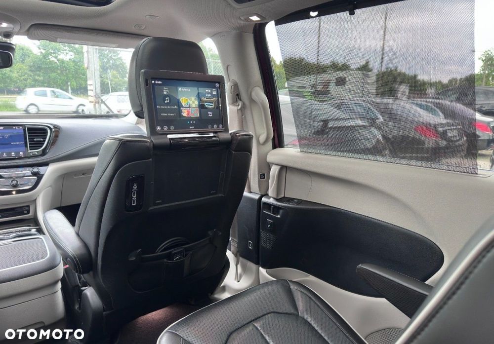 Chrysler Pacifica - 21