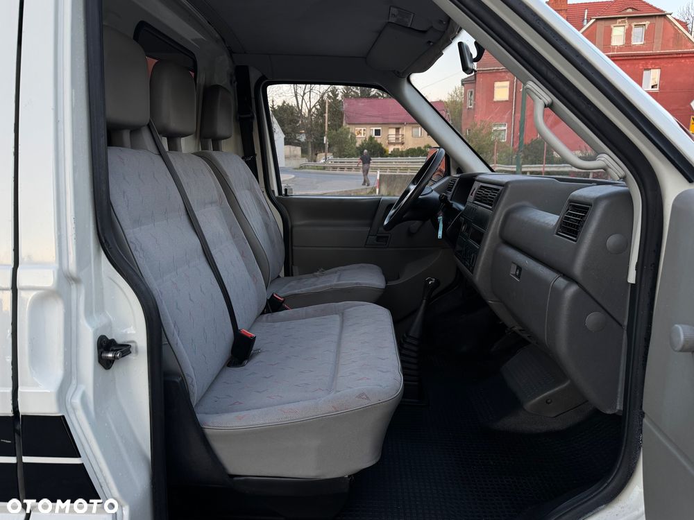 Volkswagen Transporter - 8