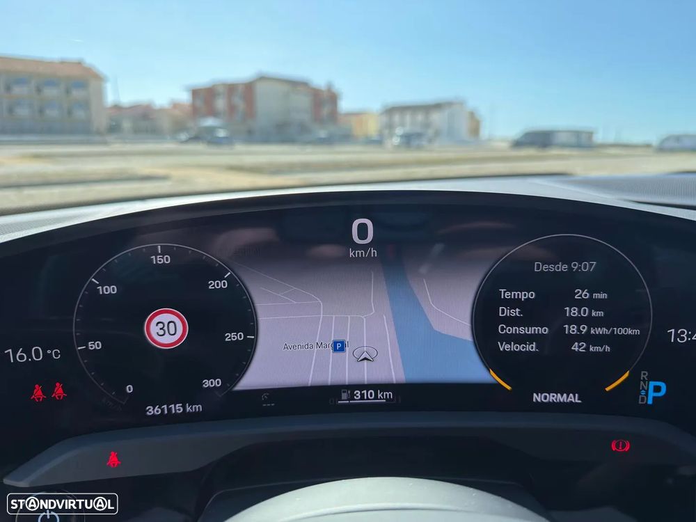 Porsche Taycan 4 - 33