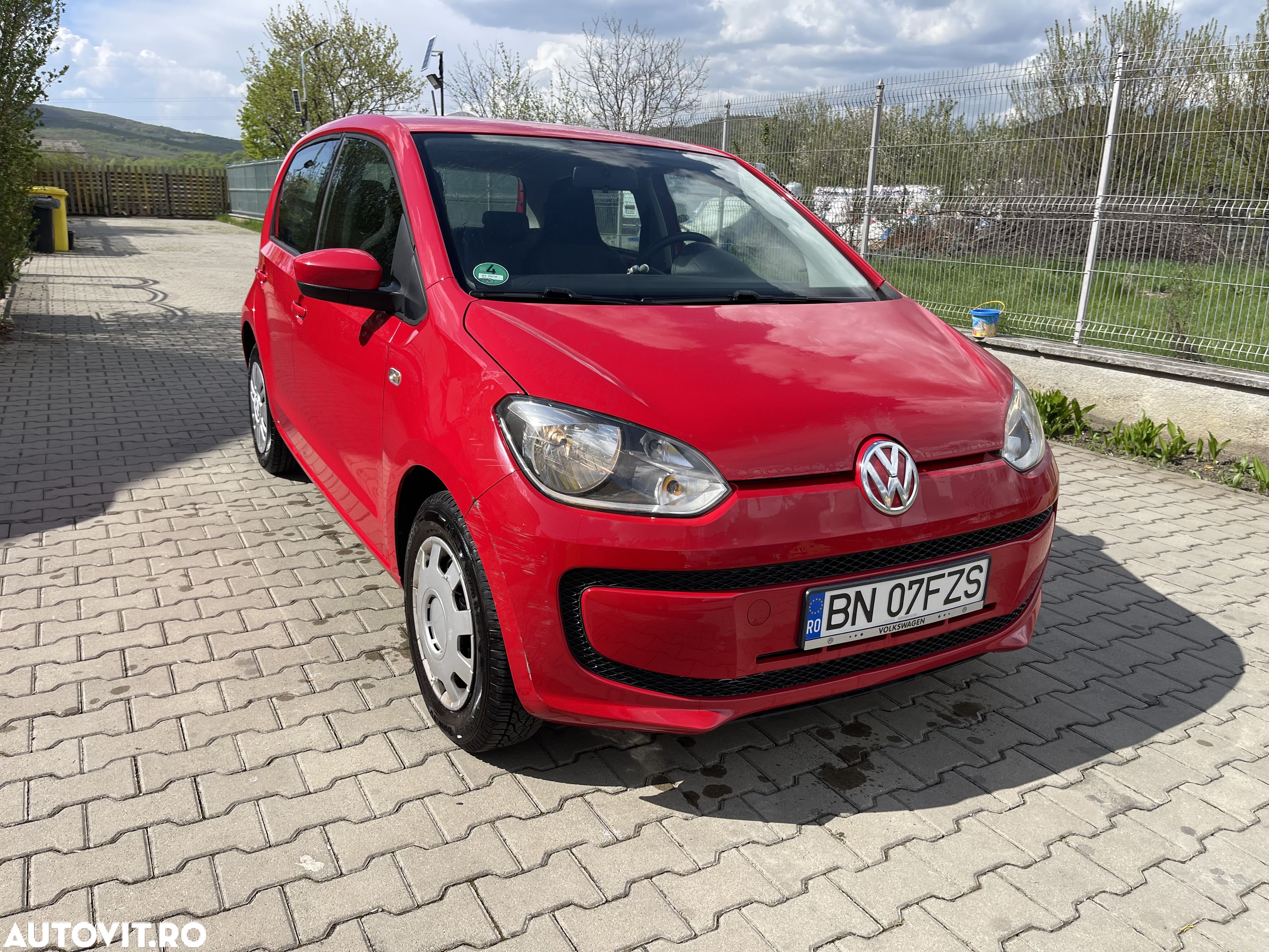 Volkswagen up! BlueMotion Technology colour fortana red - 1