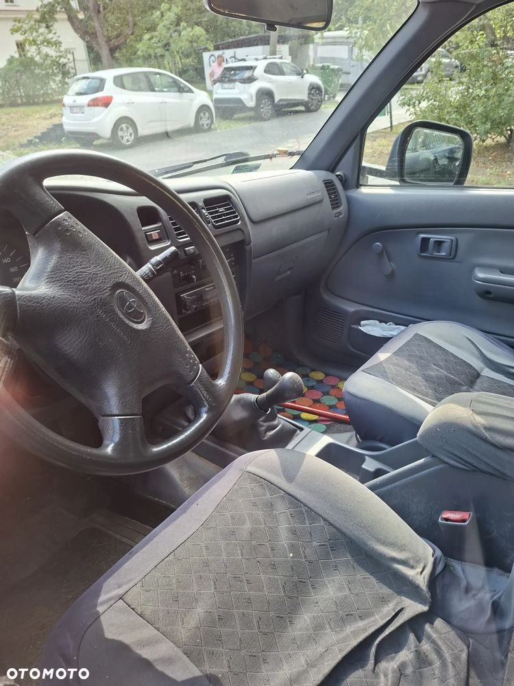 Toyota Hilux 4WD DLX - 6