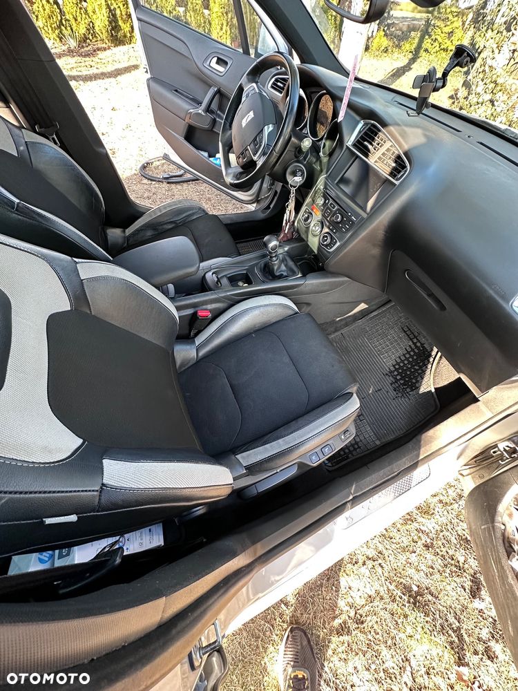 Citroën DS4 e-HDi 110 SoChic - 8