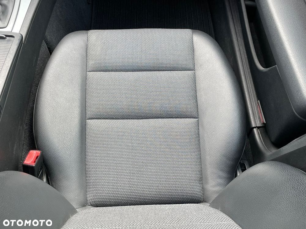 Mercedes-Benz Klasa C 180 T Kompressor Automatik BlueEFFICIENCY Avantgarde - 16