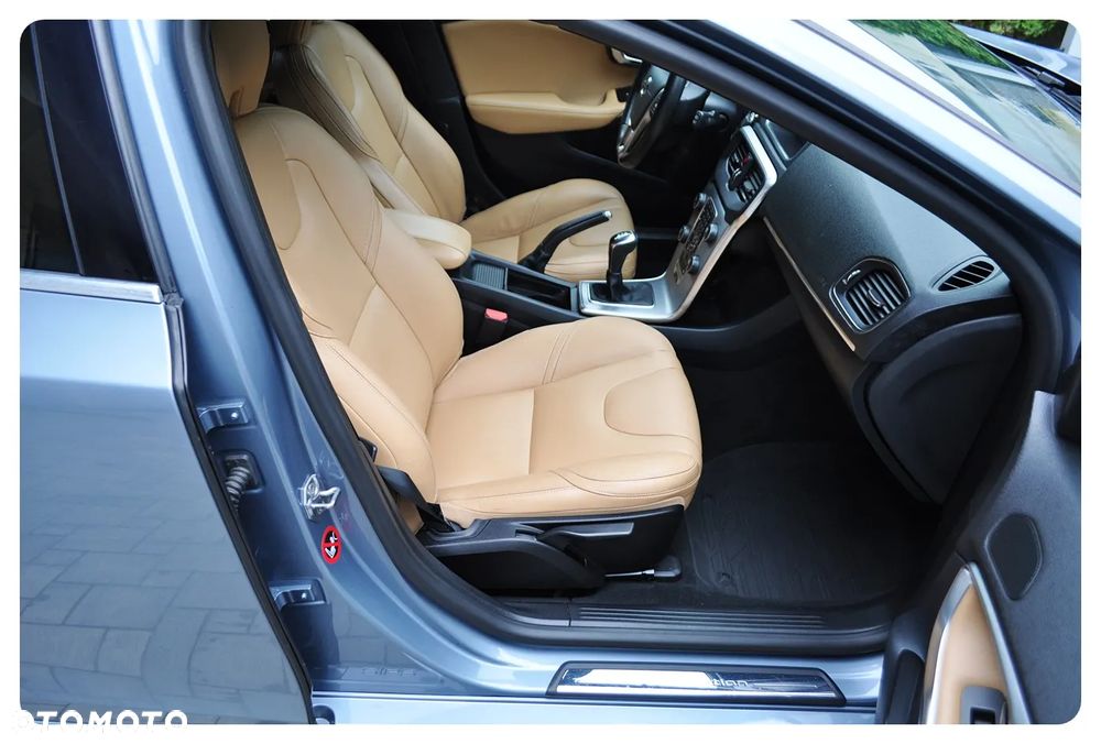 Volvo V40 T3 Inscription - 27