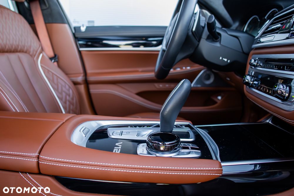 BMW Seria 7 M760Li xDrive - 23