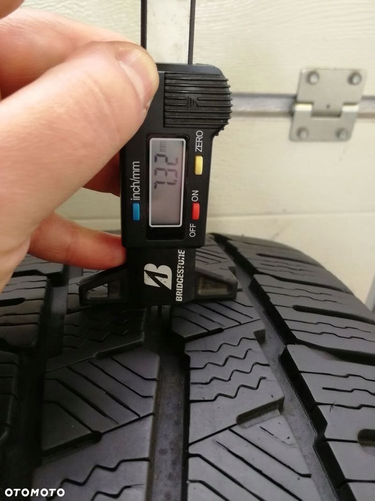 Opony zimowe 215/60 R 17C Michelin Agilis Alpin - 3