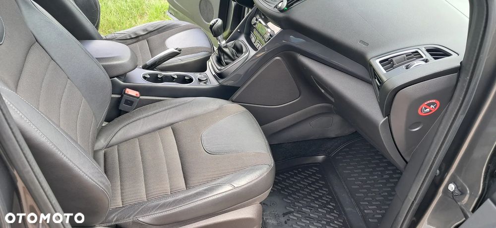 Ford Kuga 2.0 TDCi 4x4 Titanium - 17