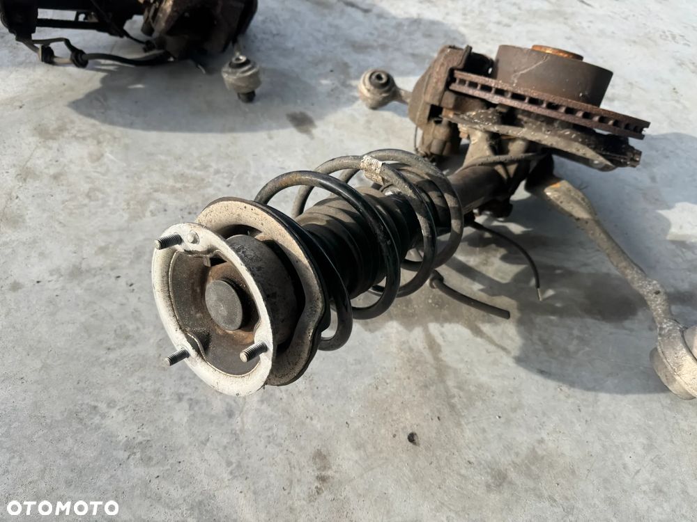 ZWROTNICA AMORTYZATOR LEWY MCPERSON BMW E90 E87 - 5