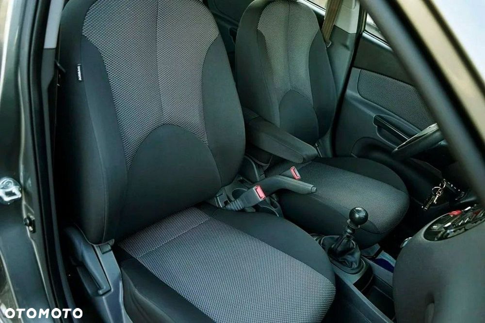 Kia Rio - 20