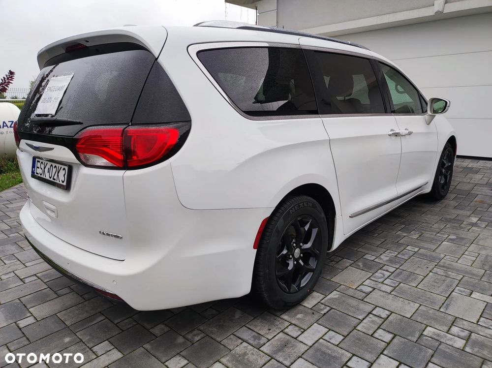 Chrysler Pacifica - 3