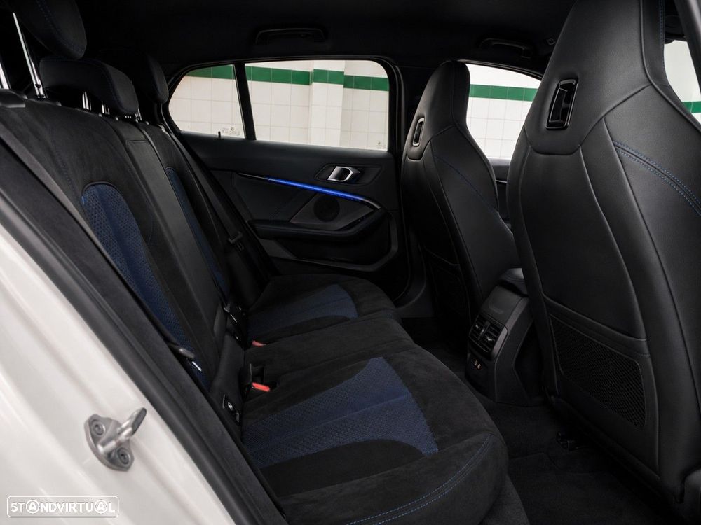 BMW 116 d Pack Desportivo M Auto — fotografia 15