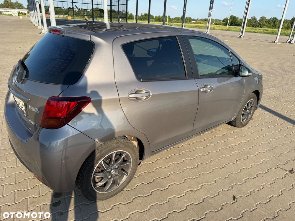 Toyota Yaris Hybrid 100 Life - 4