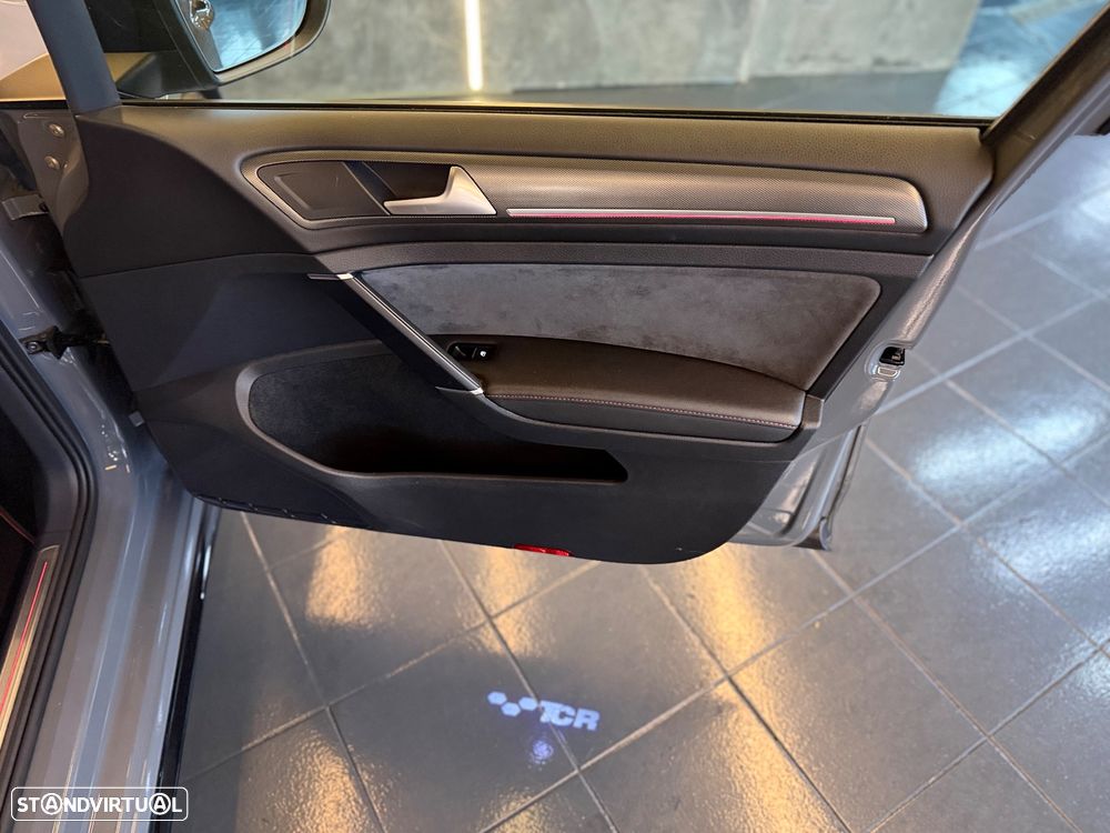 VW Golf GTI TCR 2.0 TSI OPF DSG - 21