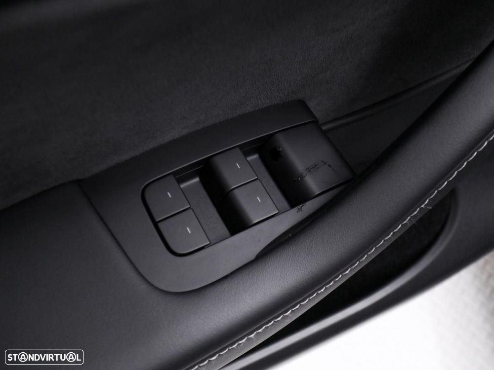 Tesla Model Y Long Range Tração Integral - 17