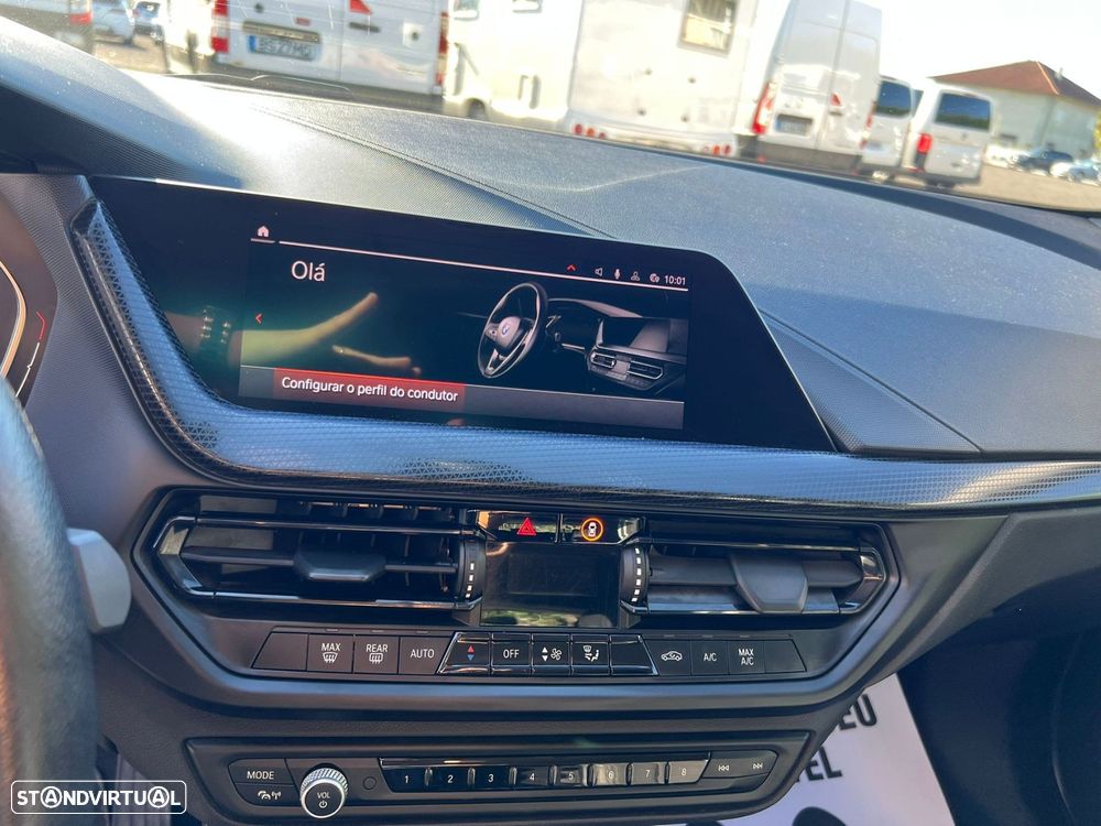 BMW 118 d Line Urban - 32