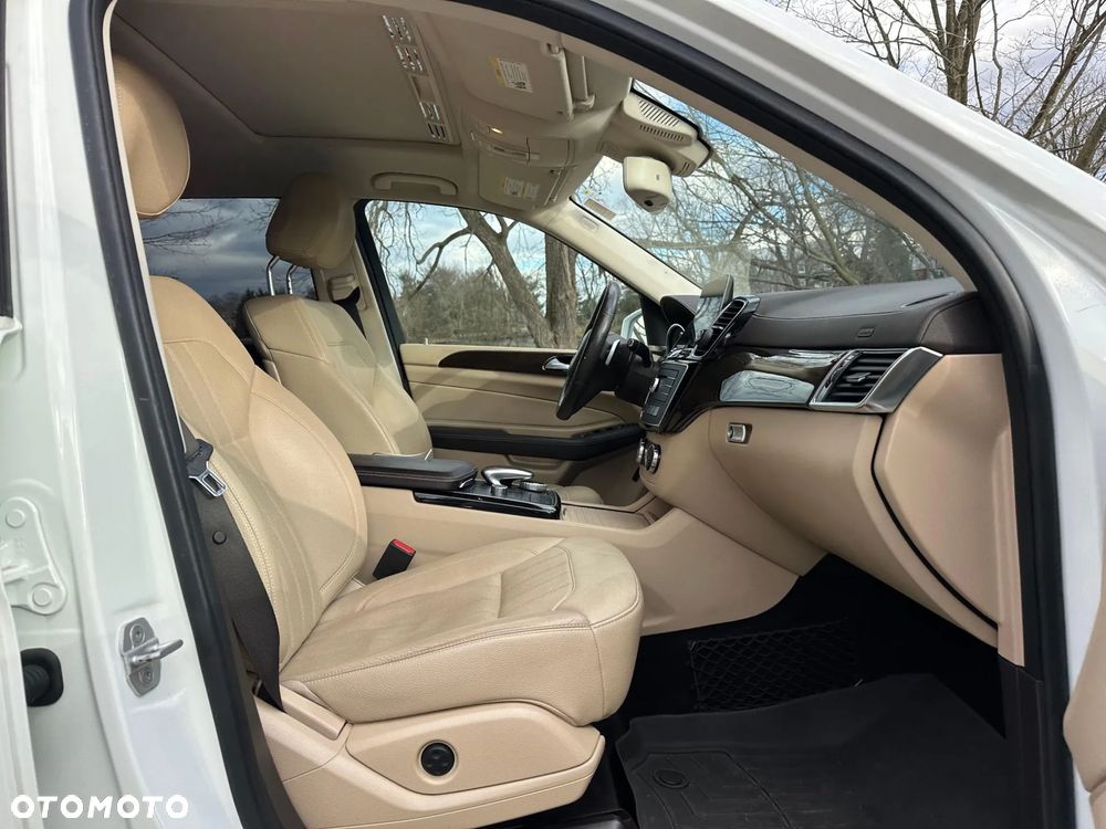 Mercedes-Benz GLS - 26