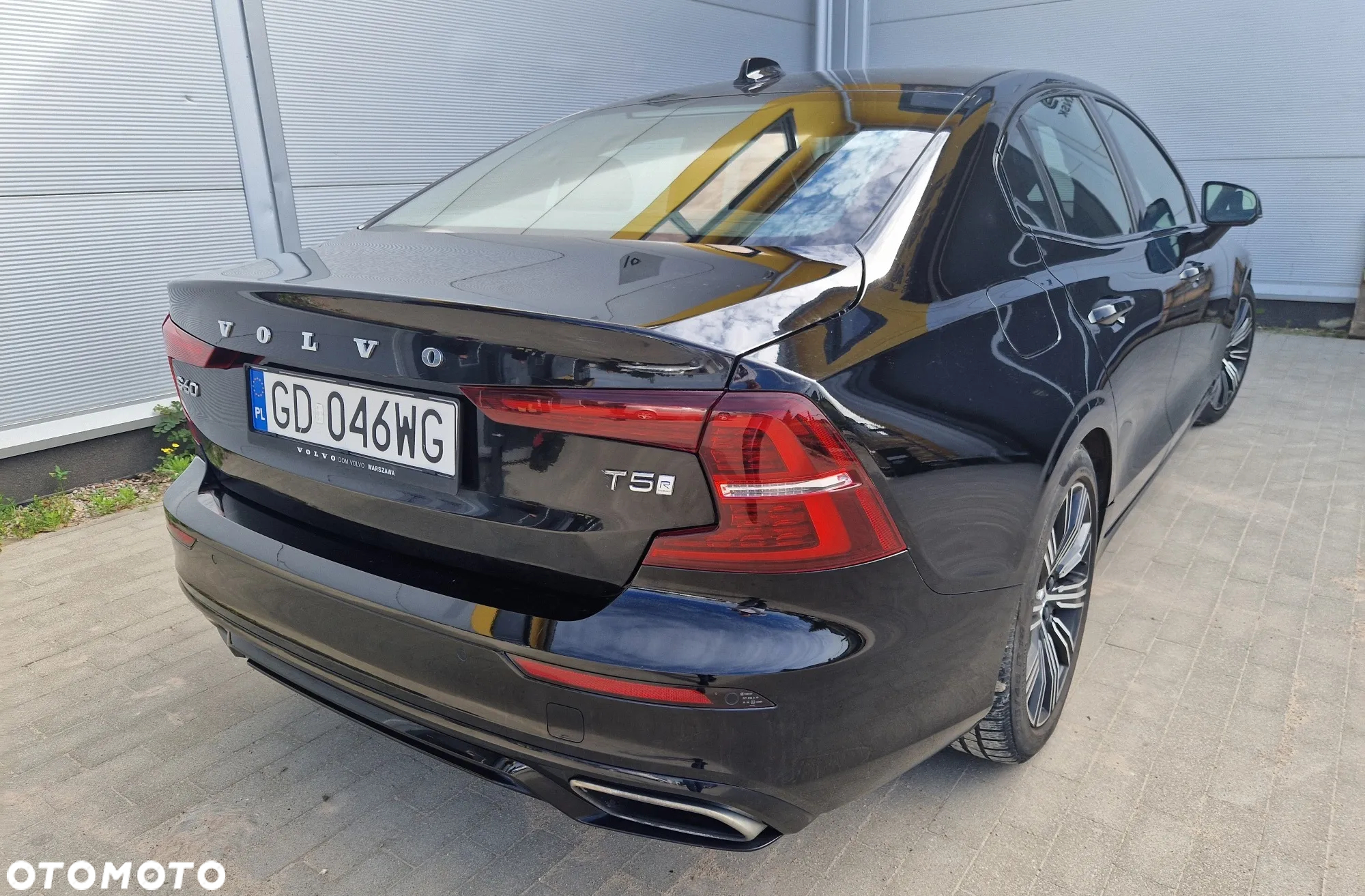 Volvo S60 T5 R-Design - 4