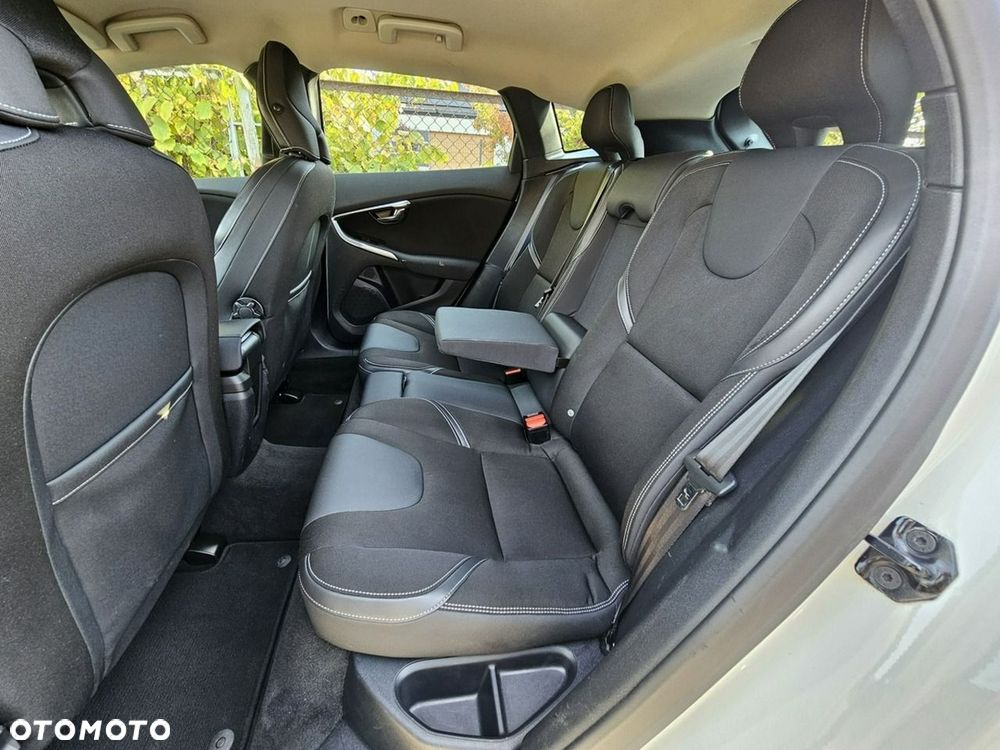 Volvo V40 D2 Momentum - 18