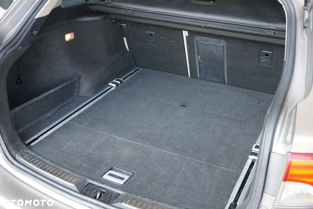 Toyota Avensis 1.8 Style - 31