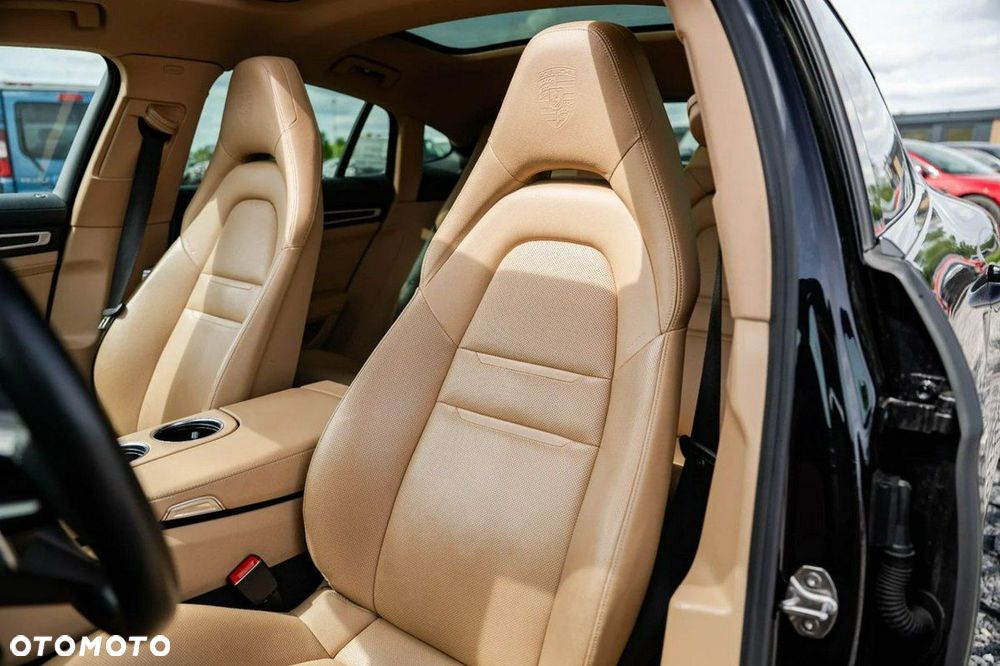 Porsche Panamera 4 E-Hybrid Platinum Edition - 26