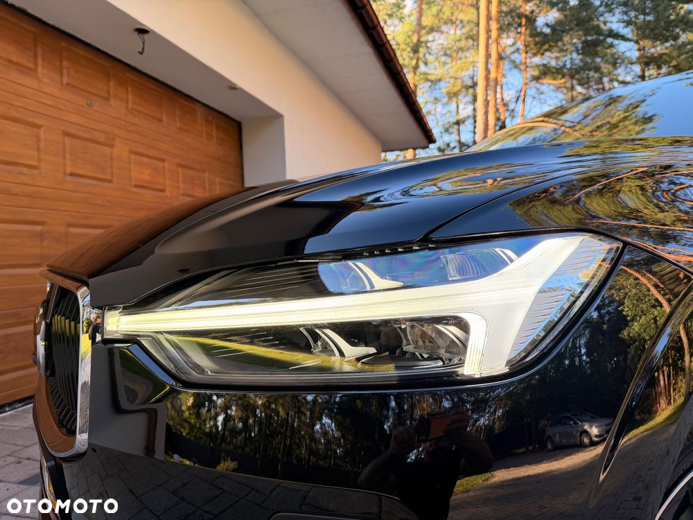 Volvo XC 60 B4 D AWD Geartronic Momentum Pro - 22