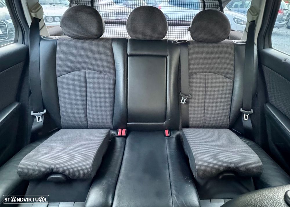 Mercedes-Benz E 220 CDi Avantgarde - 25