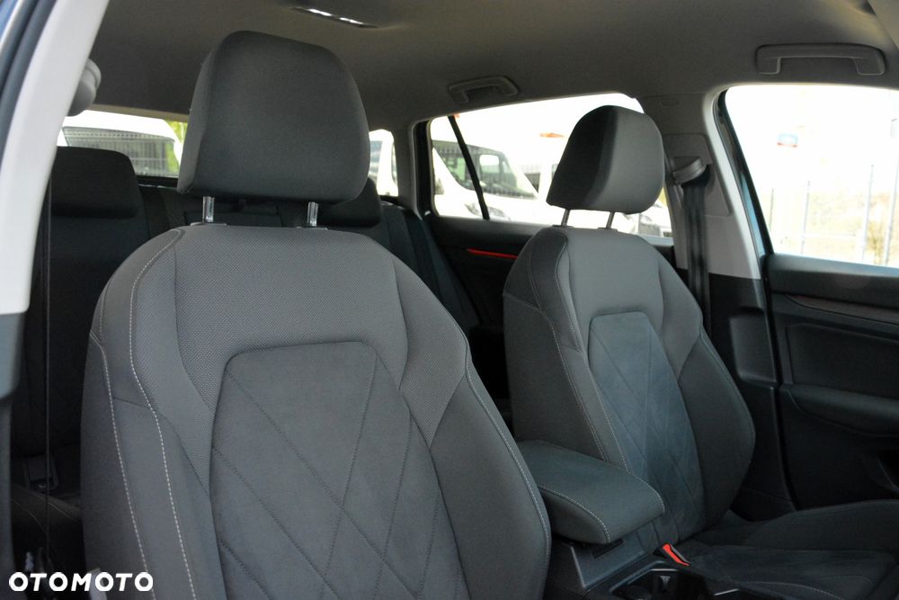 Volkswagen Golf 1.5 eTSI EVO Style DSG - 16