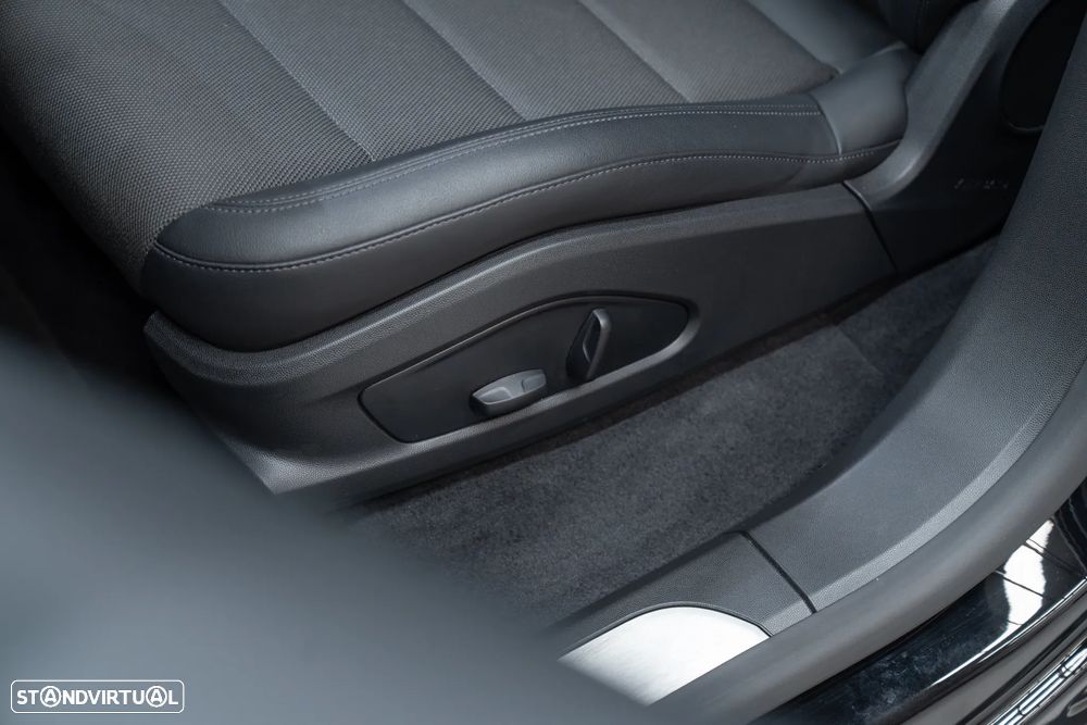 Porsche Macan Electric - 26