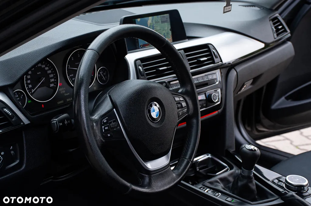 BMW Seria 3 320d Sport Line - 25