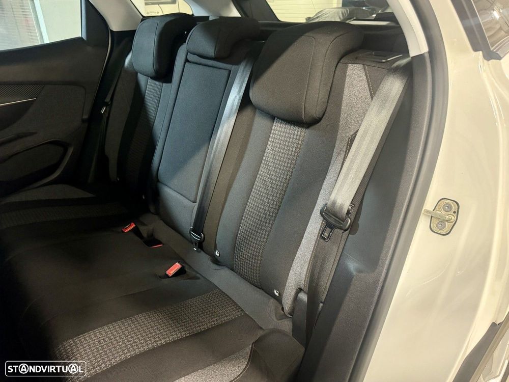 Peugeot 3008 1.2 PureTech Active Pack - 27