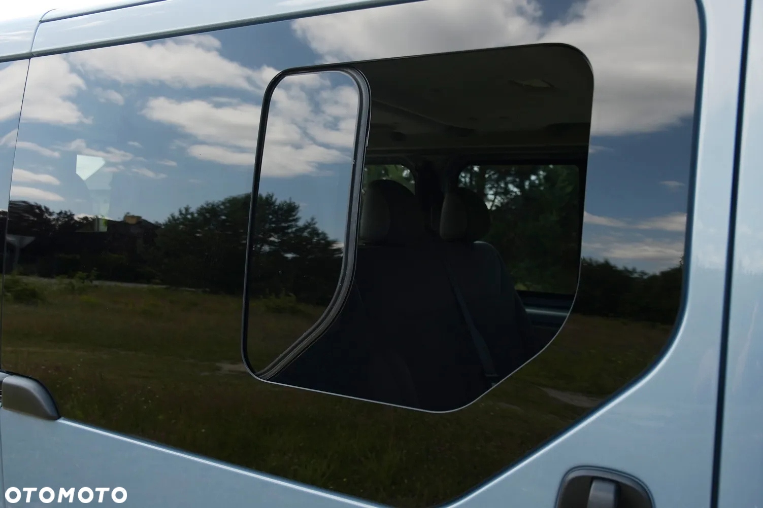 Opel Vivaro L2H1 2.9t - 35