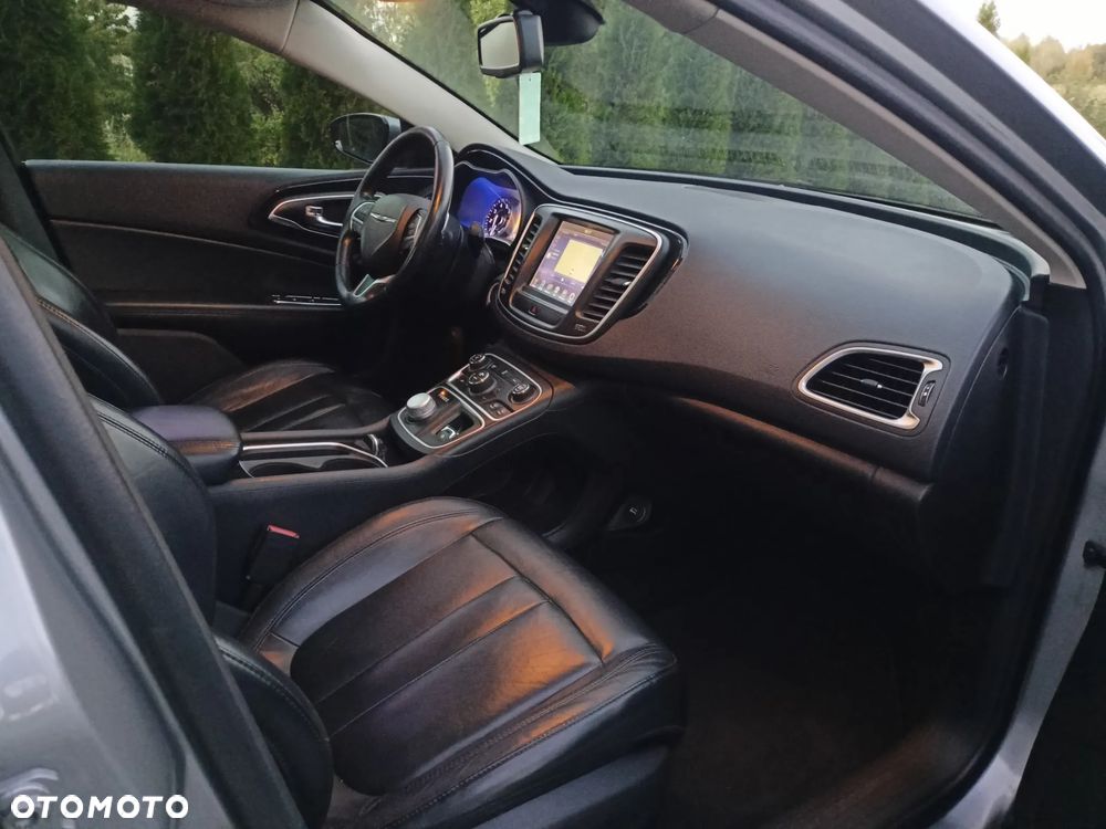 Chrysler 200 - 12
