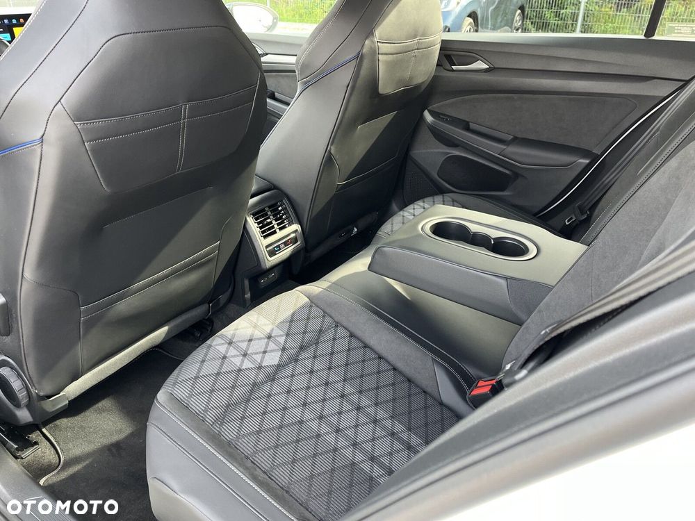 Volkswagen Golf 1.5 eTSI mHEV R-Line DSG - 17