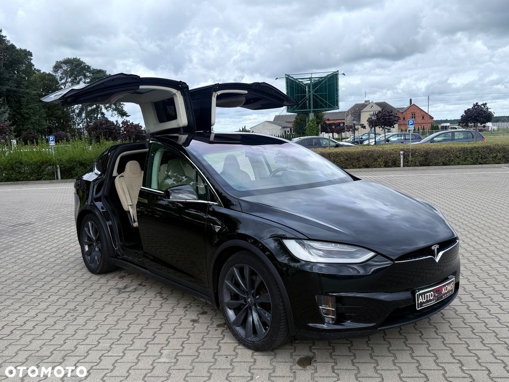 Tesla Model X - 3