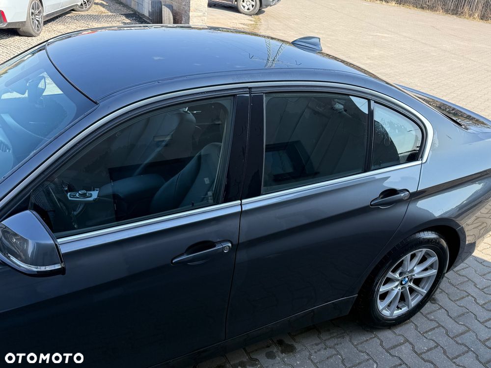 BMW Seria 3 318d Luxury Line - 15