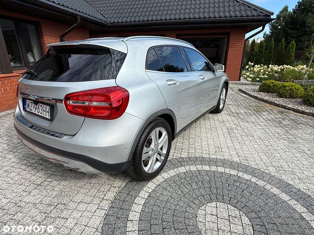 Mercedes-Benz GLA - 4