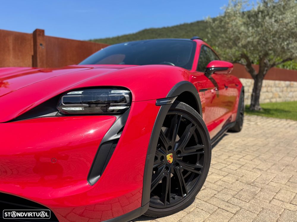 Porsche Taycan Cross Turismo 4 - 18