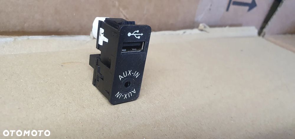 Gniazdo port AUX USB BMW I F20 9229246 - 2