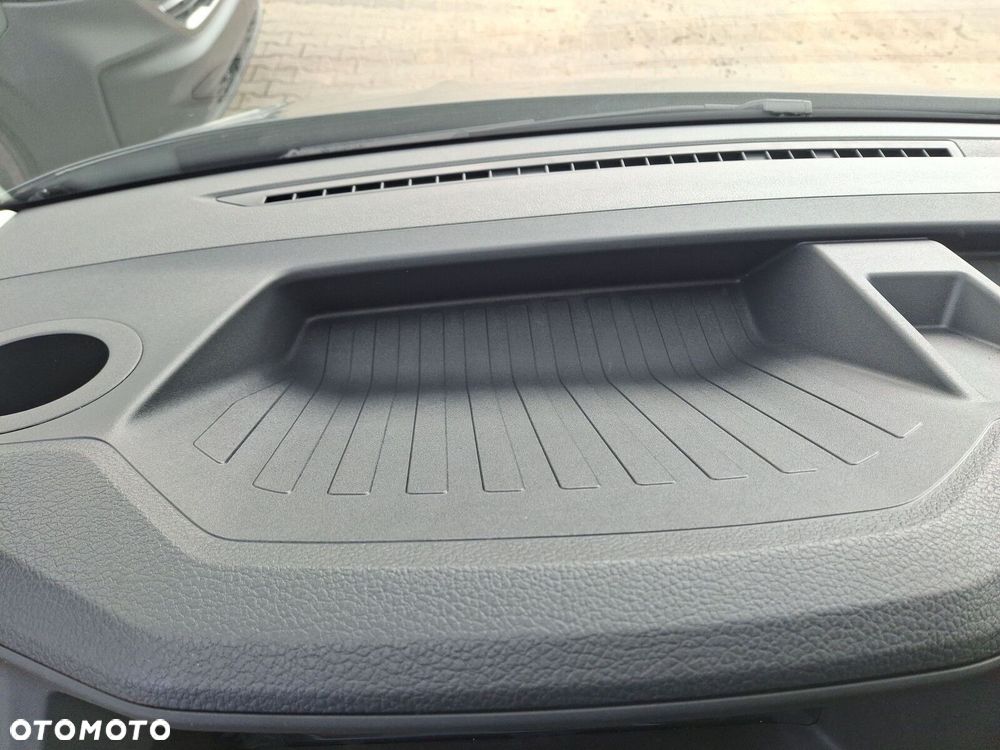 Volkswagen Crafter 35 furgon 177km Automat 3640 - 22