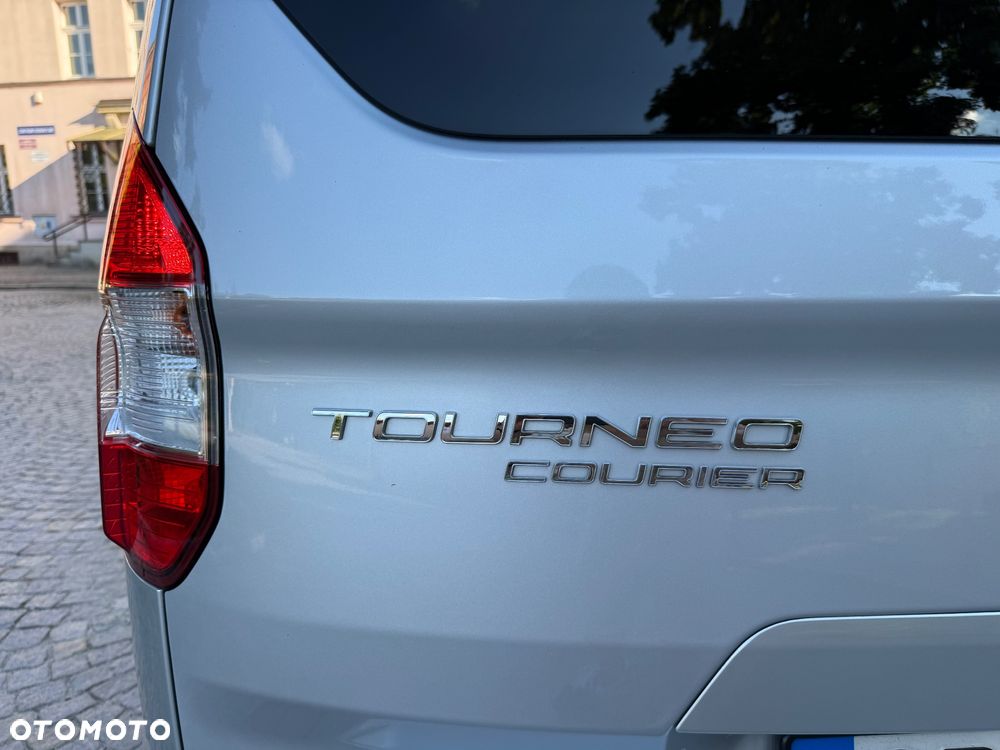 Ford Tourneo Courier 1.5 TDCi S&S Titanium - 23