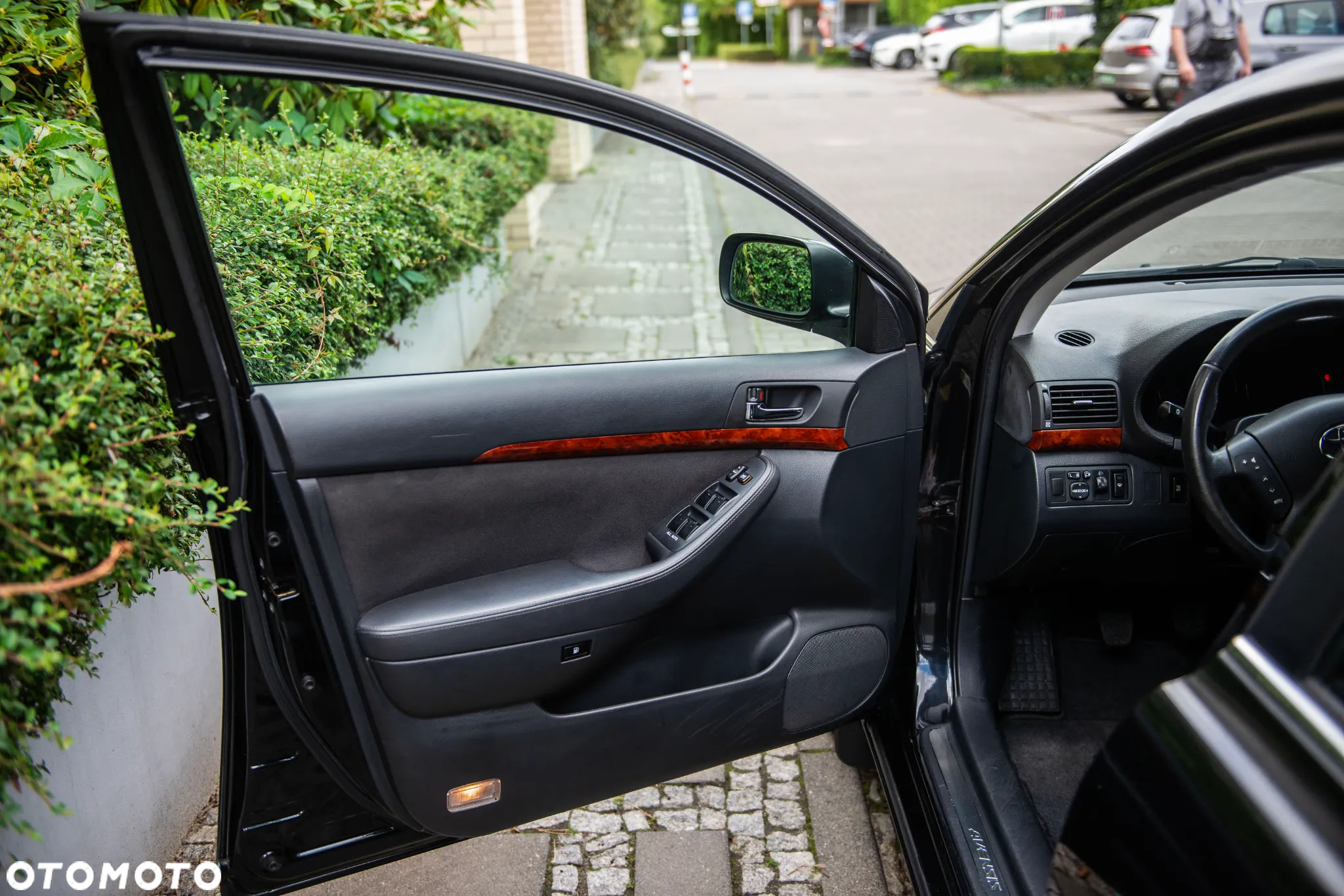 Toyota Avensis 1.8 Sol - 14