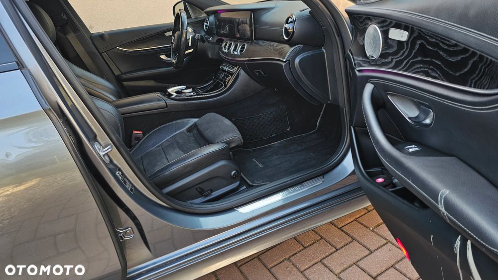 Mercedes-Benz Klasa E 220 d 4Matic 9G-TRONIC AMG Line - 32