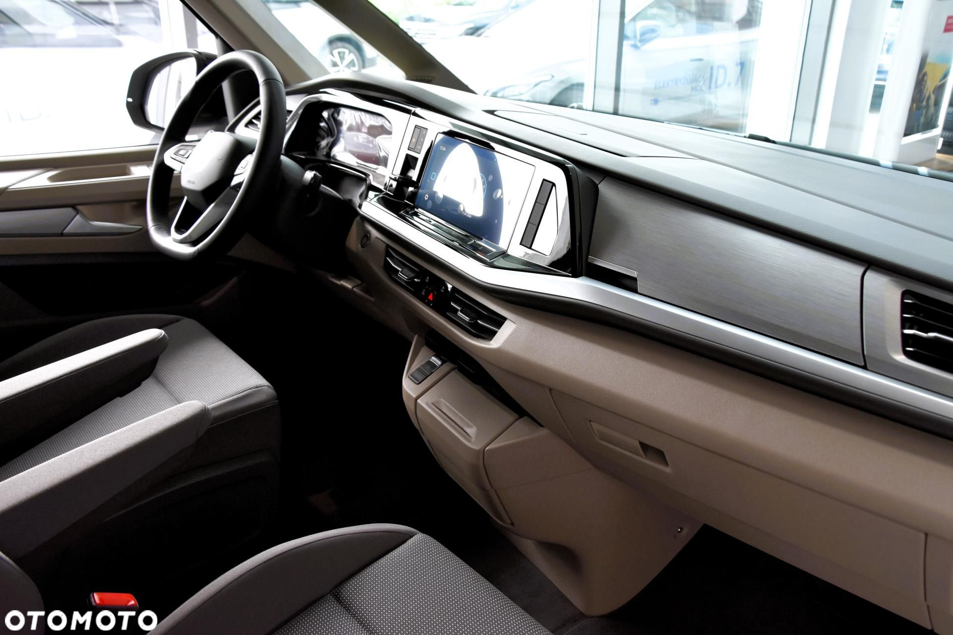 Volkswagen Multivan - 8