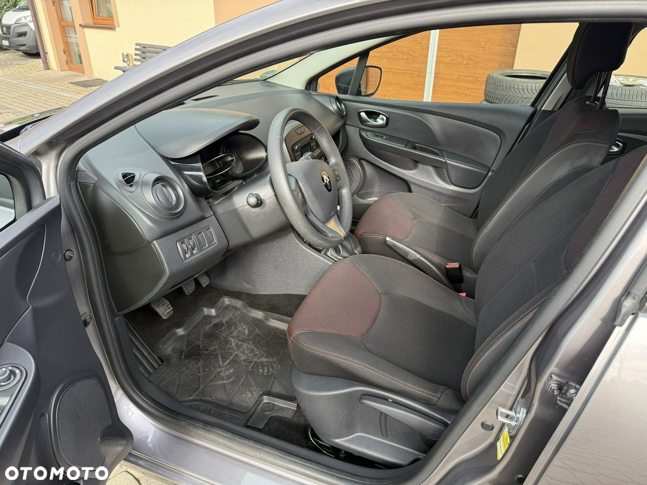 Renault Clio 1.2 16V Life - 17