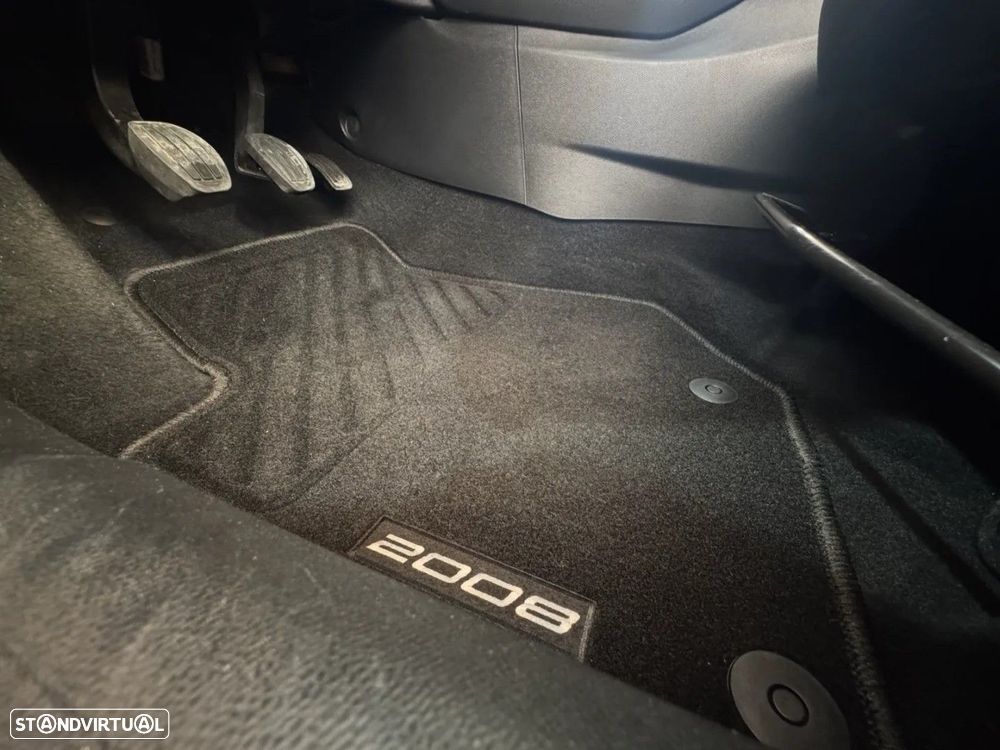 Peugeot 2008 1.2 PureTech Allure Pack — fotografia 14