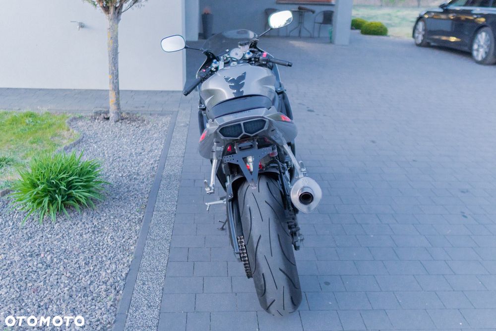 Yamaha R6 - 6