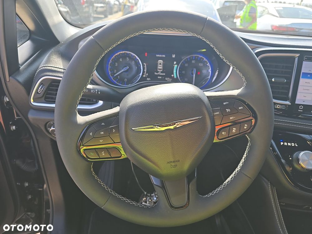 Chrysler Pacifica - 8
