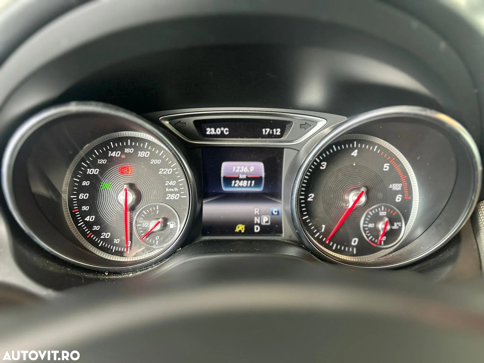 Mercedes-Benz GLA 200 d 7G-DCT Urban - 19