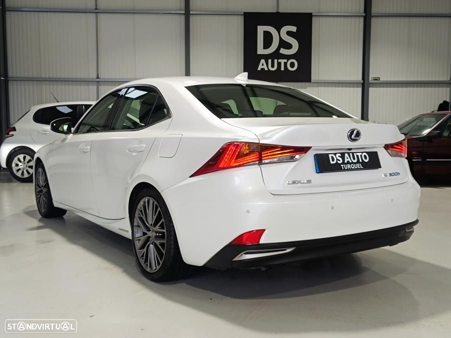 Lexus IS 300H - 7